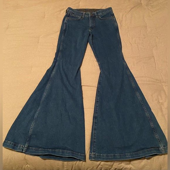 Wrangler Trumpet Flare Retro High Rise Jeans - Picture 3 of 5